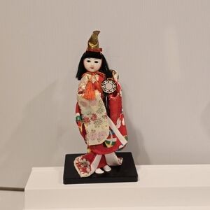 Vintage 8” Japanese GEISHA Girl Doll- in Kimono on Wood stand